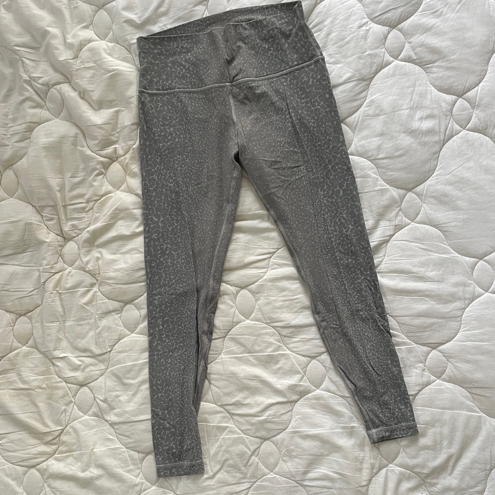 Lululemon Gray Leopard Aligns - 7/8 length